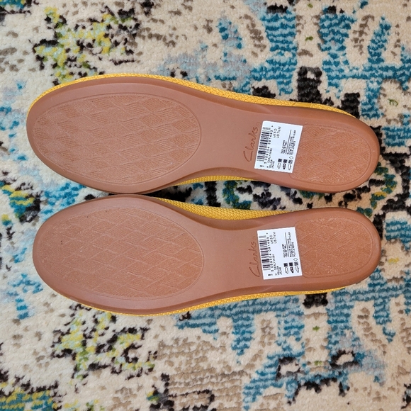 NWOB Clarks Cloudsteppers Carly Wish Washable Slip On Mustard Shoes Size 7.5 - Picture 6 of 7